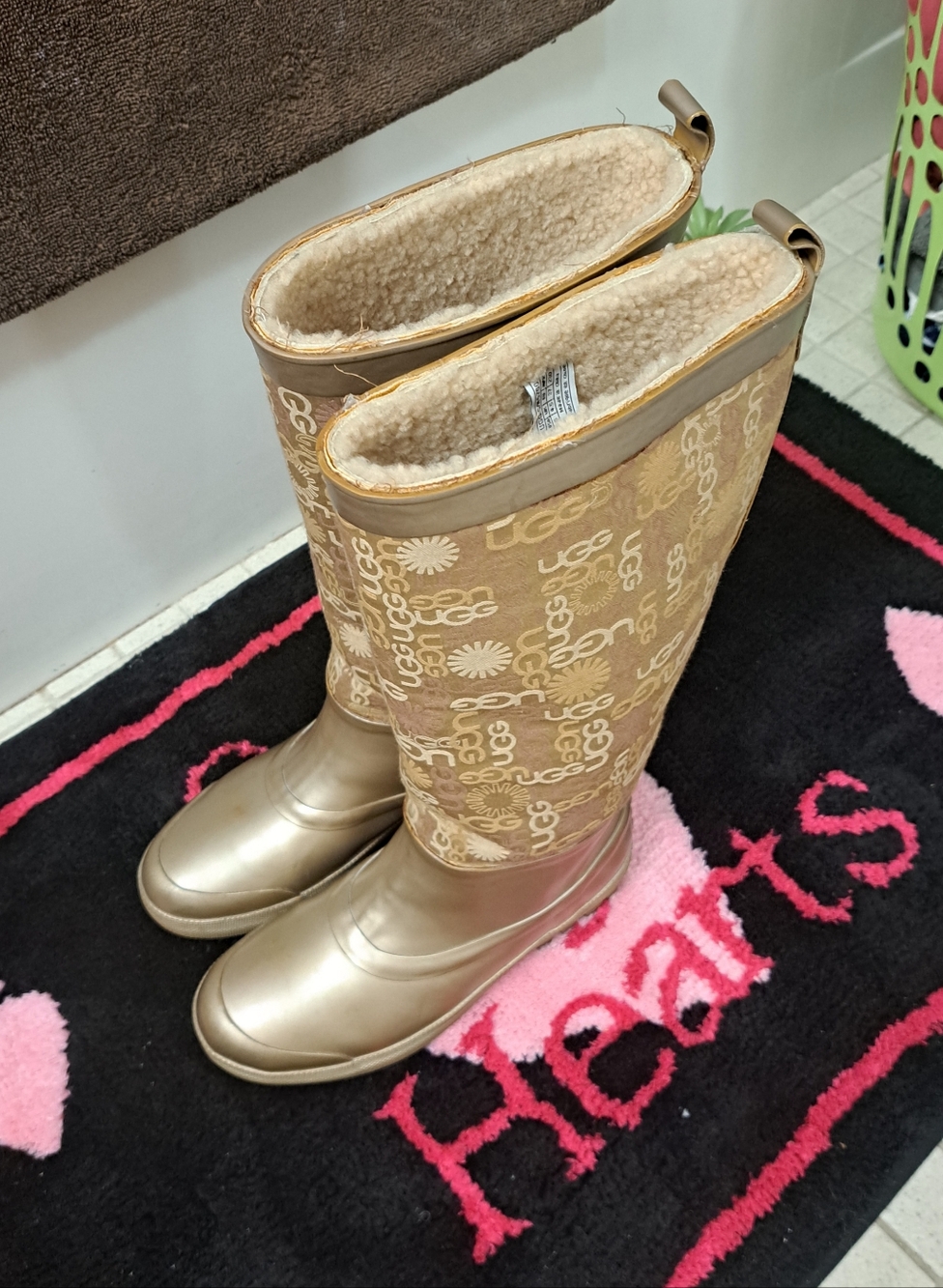 Ugg Australia Wallingford  Snow/Rain Winter Boots Skin Sheep Women's Size 6